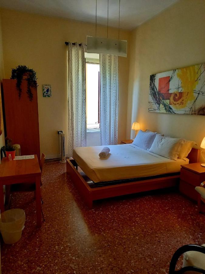 Colosseo B&B Rome Bagian luar foto